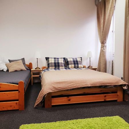 Quiet Courtyard Apartment ปราก ภายนอก รูปภาพ