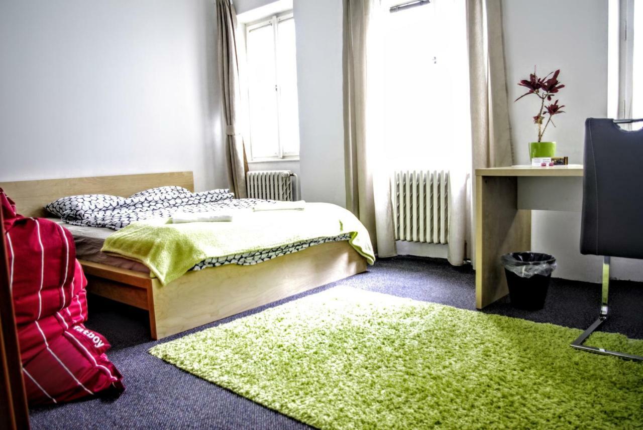 Quiet Courtyard Apartment ปราก ภายนอก รูปภาพ