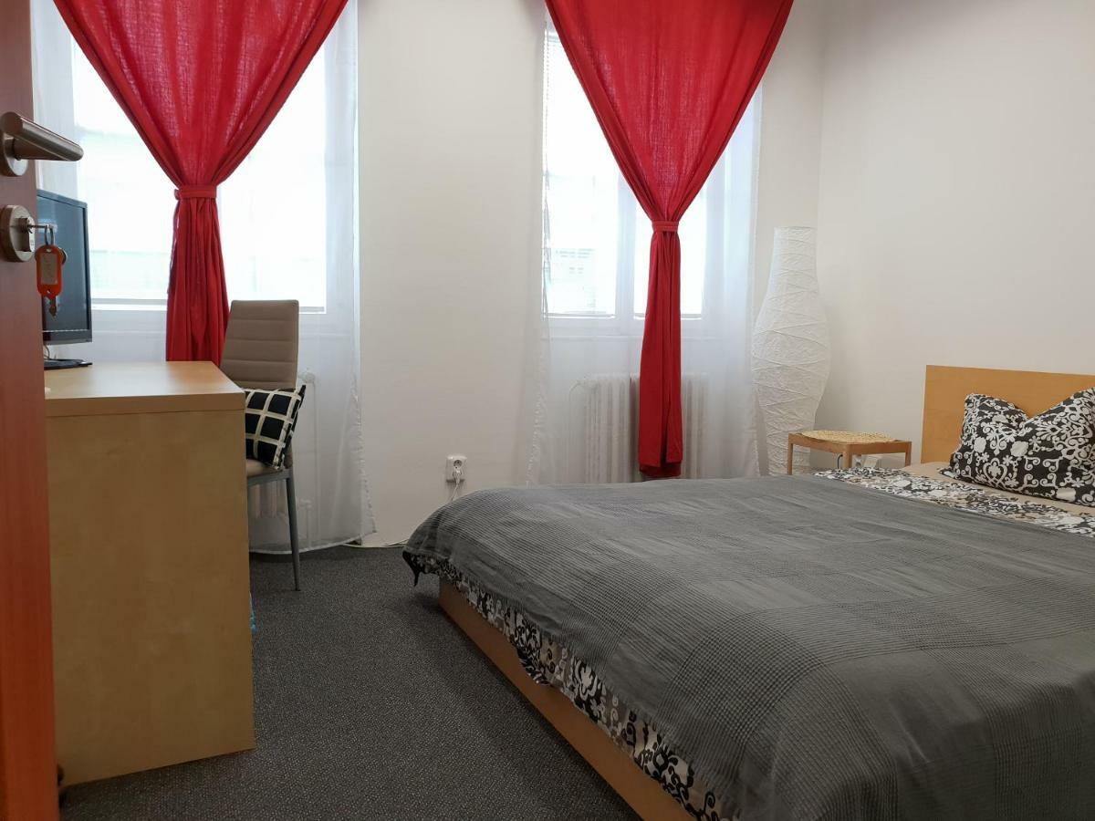 Quiet Courtyard Apartment ปราก ภายนอก รูปภาพ