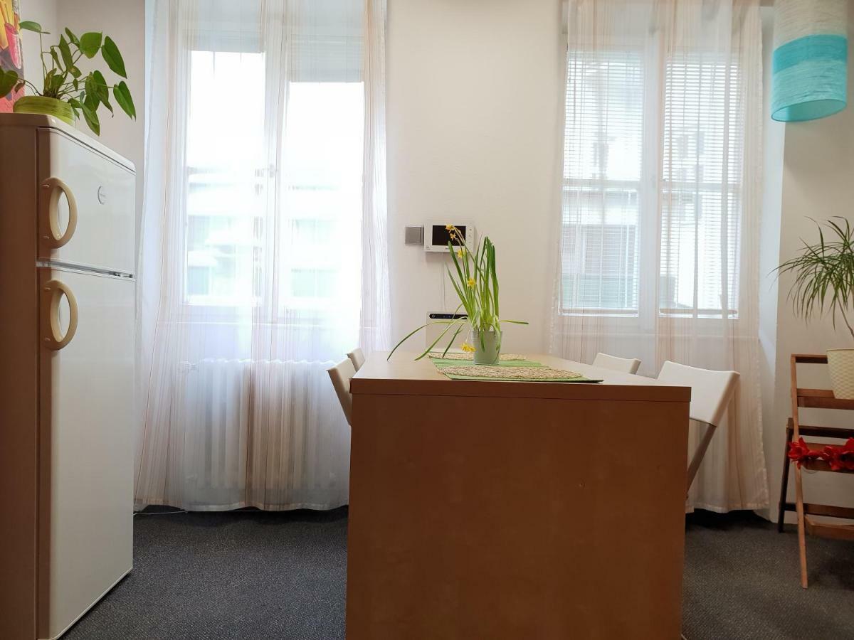 Quiet Courtyard Apartment ปราก ภายนอก รูปภาพ