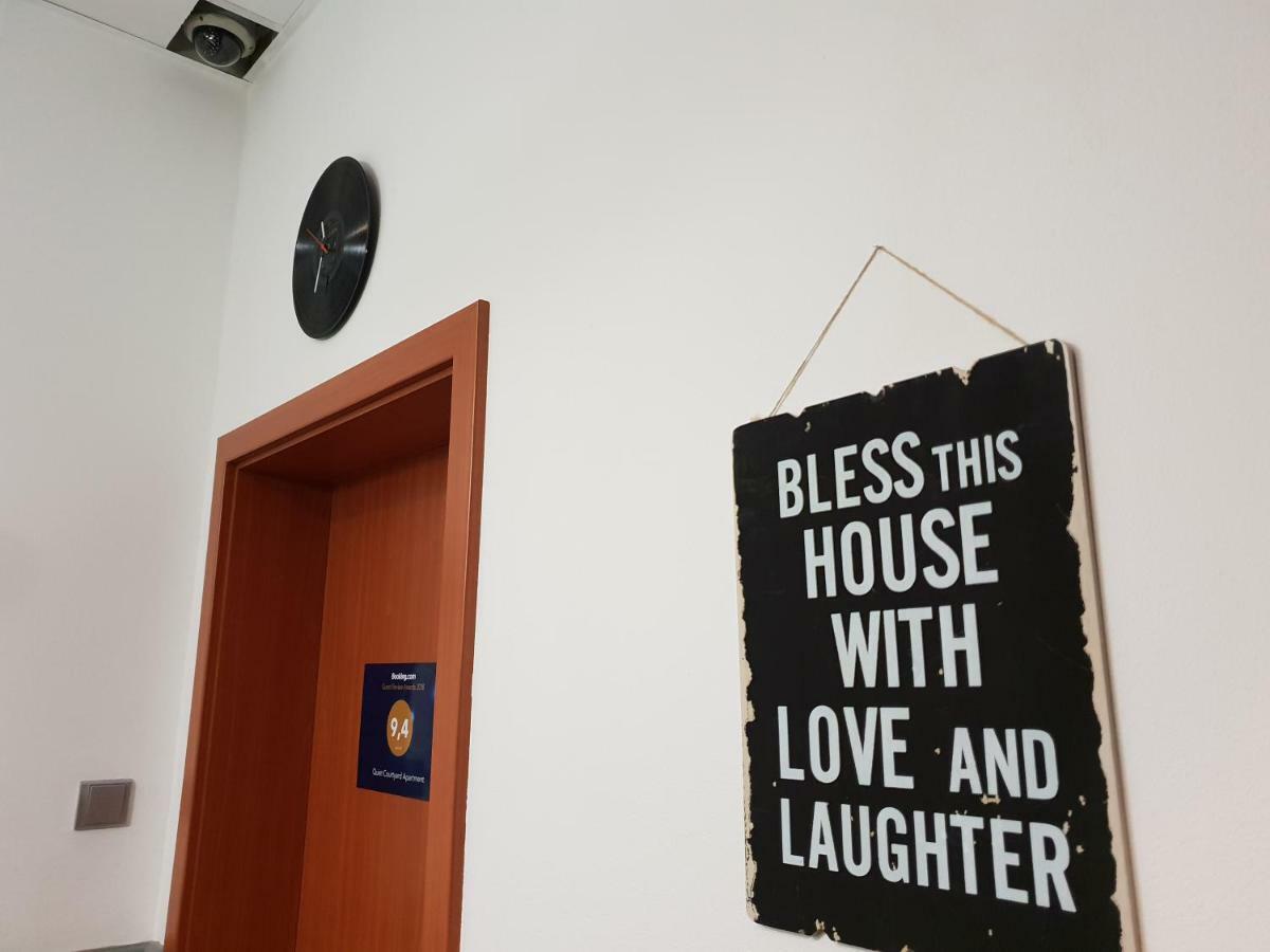 Quiet Courtyard Apartment ปราก ภายนอก รูปภาพ