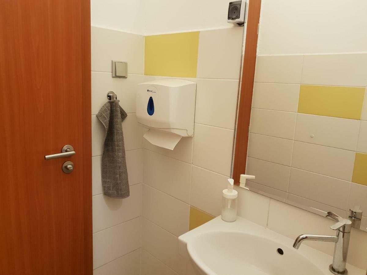 Quiet Courtyard Apartment ปราก ภายนอก รูปภาพ