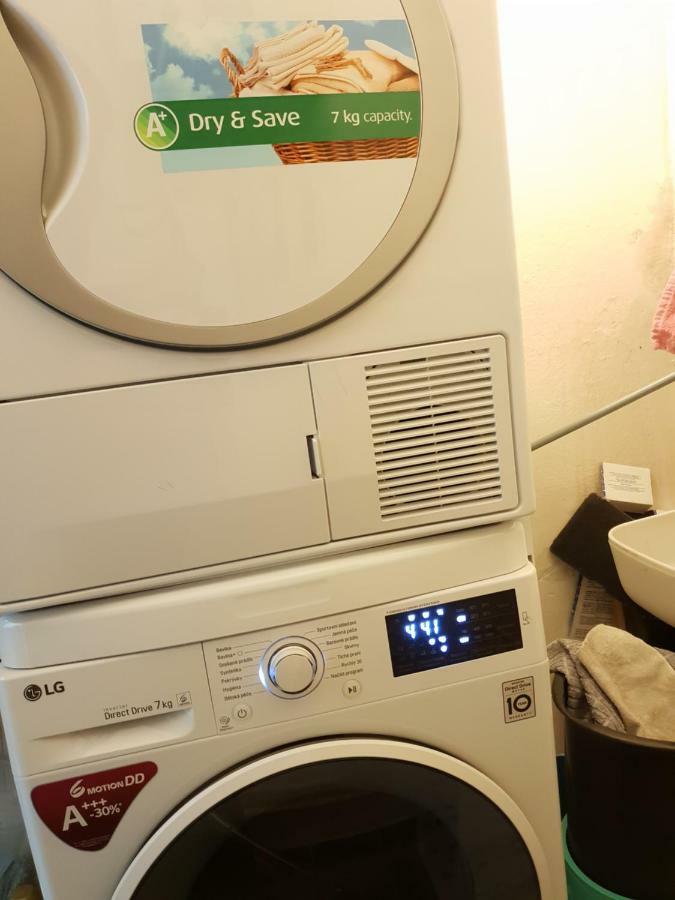 Quiet Courtyard Apartment ปราก ภายนอก รูปภาพ